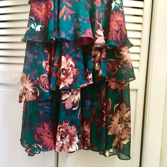 {ALI & JAY} Dark Green Tiered Ruffle Floral Dress - Picture 4 of 8